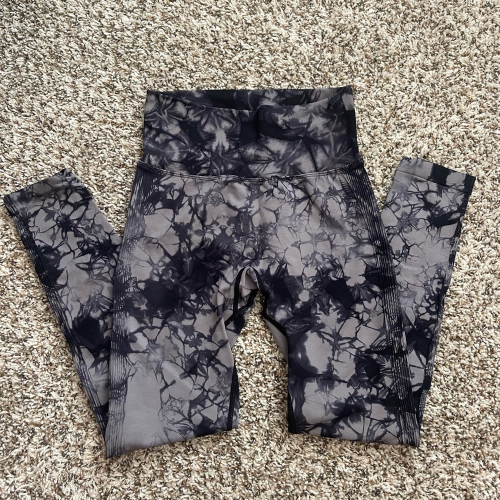 ALLURE Scrunch Leggings - Size Small